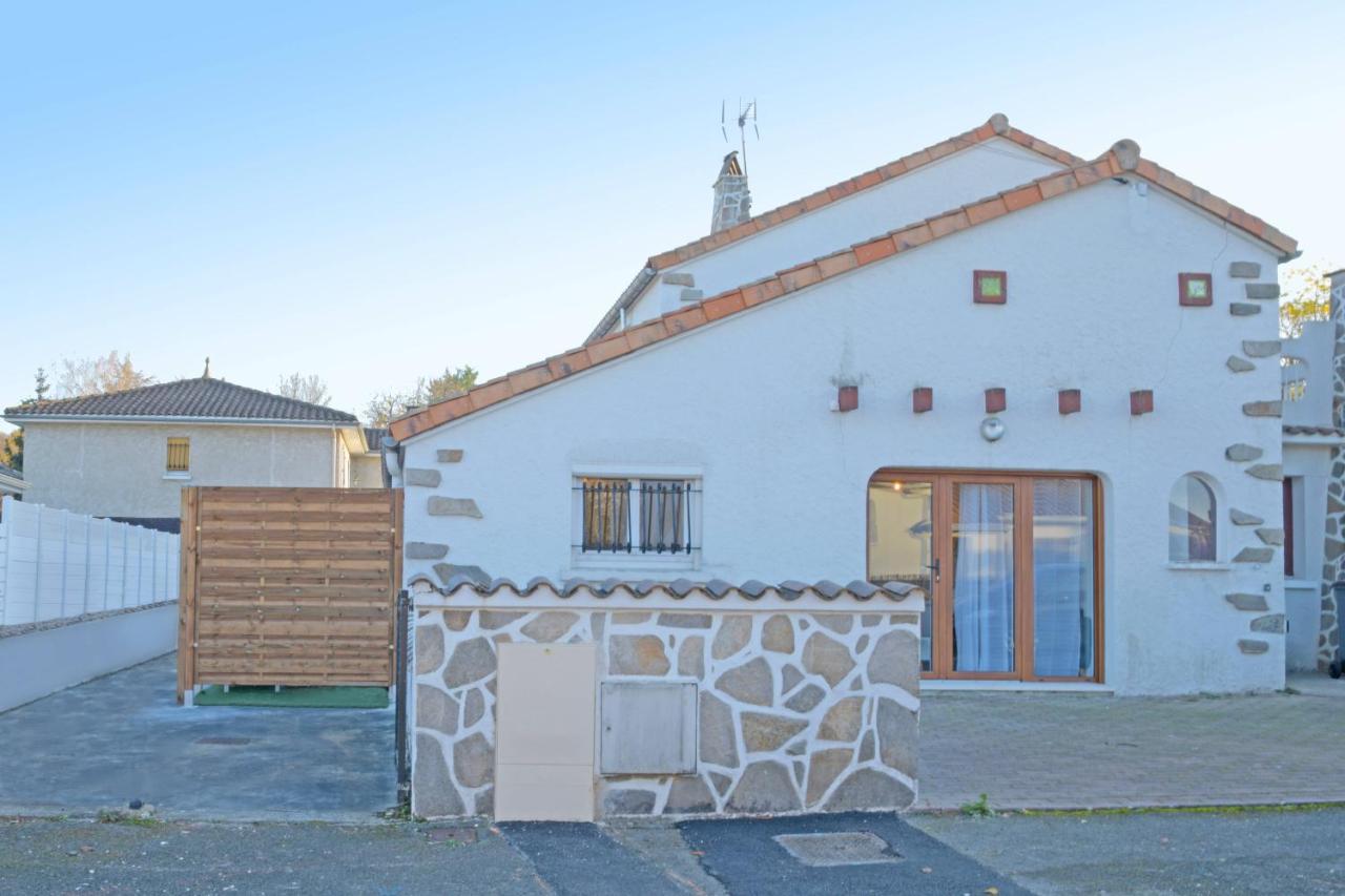 Appart T2 Avec Terrasse, Parking Et Wifi Angoulême Dış mekan fotoğraf